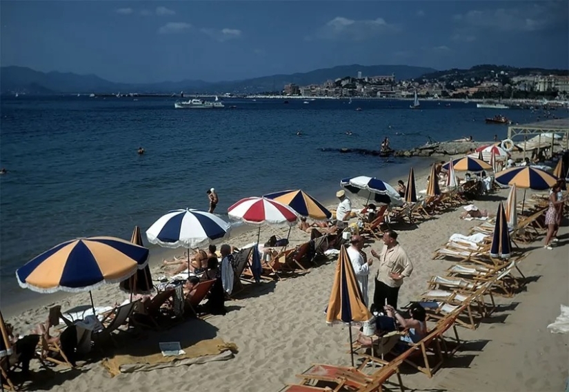 Cómo relajarse en la playa de Cannes — increíbles fotos en color de 1948