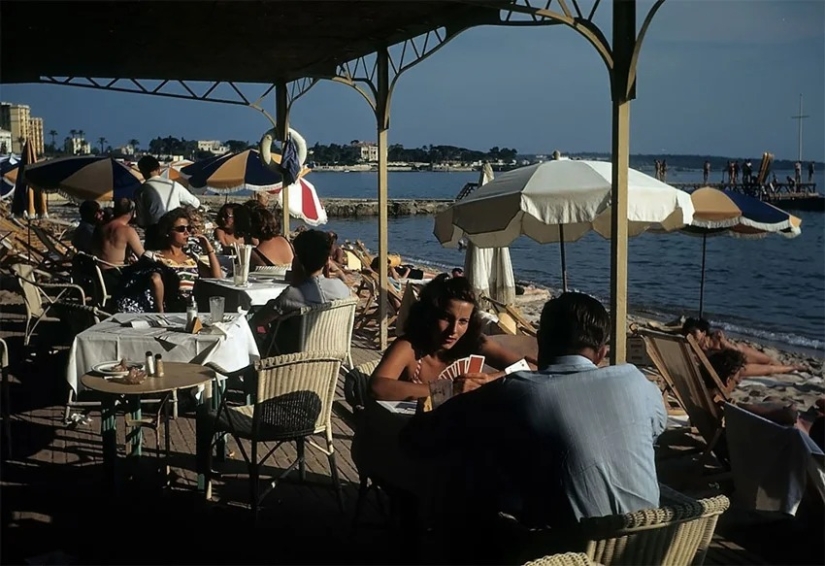 Cómo relajarse en la playa de Cannes — increíbles fotos en color de 1948
