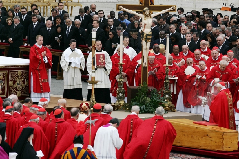 Cómo se llevaron a cabo los funerales de personajes famosos más caros y magníficos de la historia