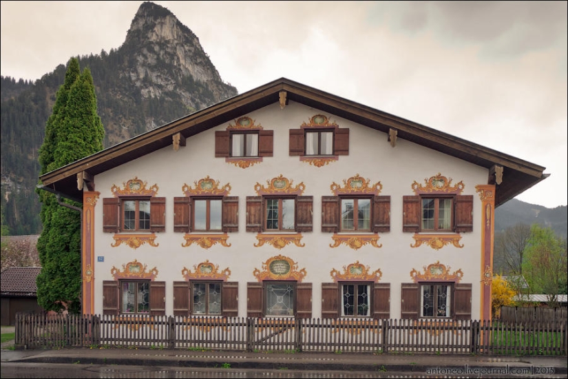 Cómo se ve un pueblo alpino pintado