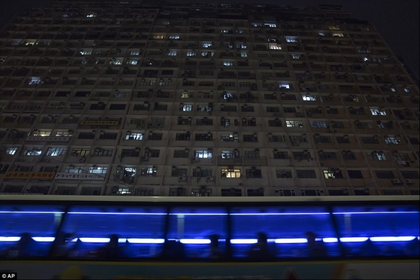 Cómo vive la gente en Hong Kong coffin apartments