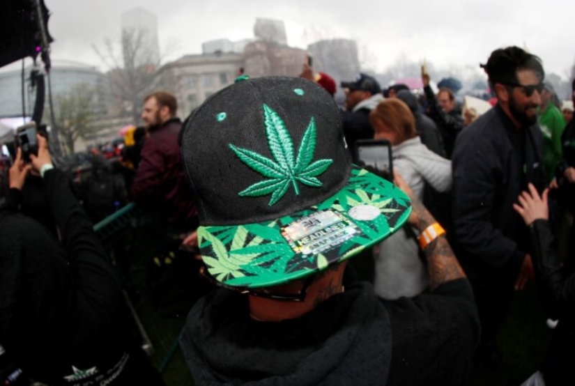 Code 420: what connects us fans of marijuana with this figure