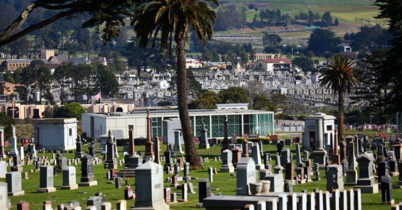 Colma es una ciudad cementerio estadounidense que vive de los muertos.