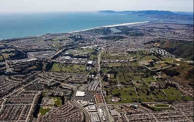 Colma es una ciudad cementerio estadounidense que vive de los muertos.