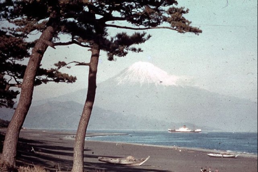 Color photographs of Japan in the beginning of 1950