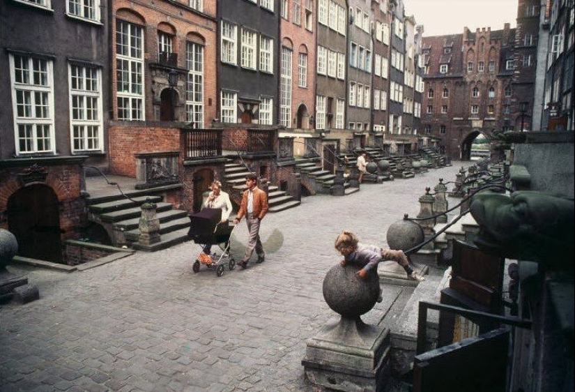 Color photographs of life in Poland in the early 1980s