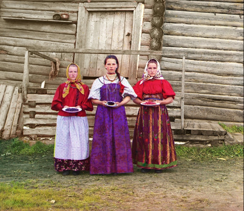 Color photographs of women of the Russian Empire at the beginning of the XX century