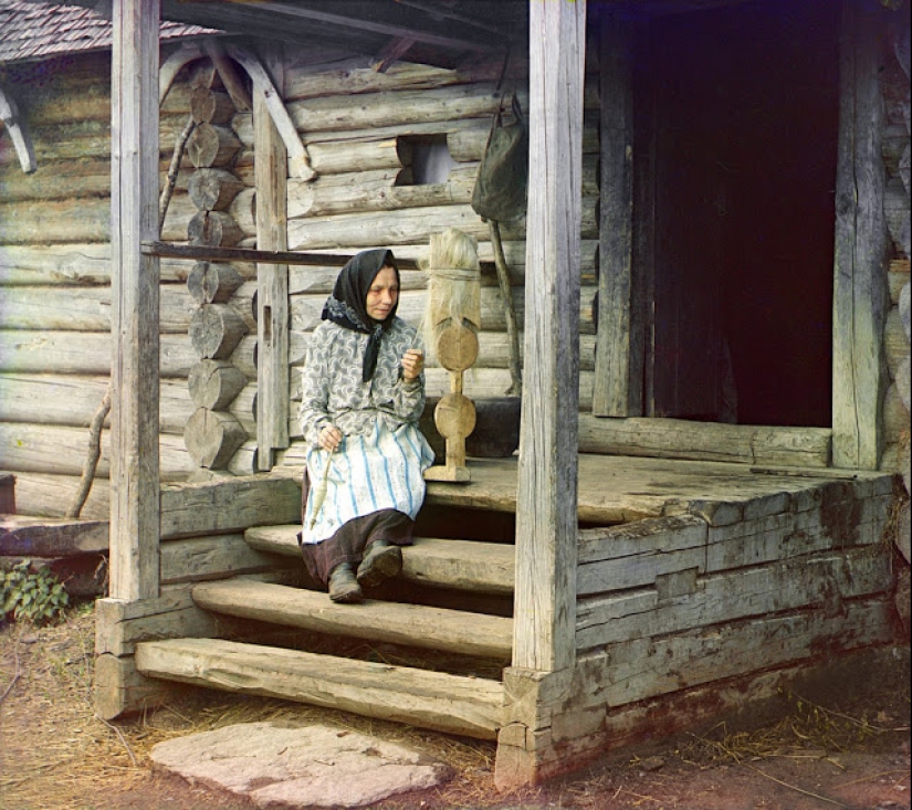 Color photographs of women of the Russian Empire at the beginning of the XX century