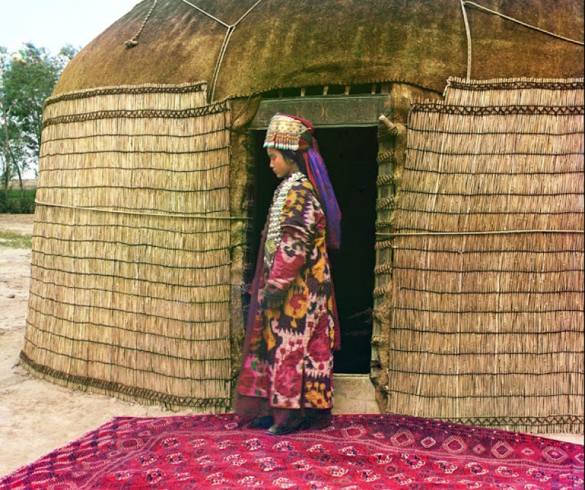 Color photographs of women of the Russian Empire at the beginning of the XX century