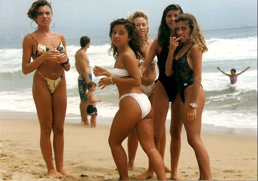 Color photos of beach life in Chile in the 1980s