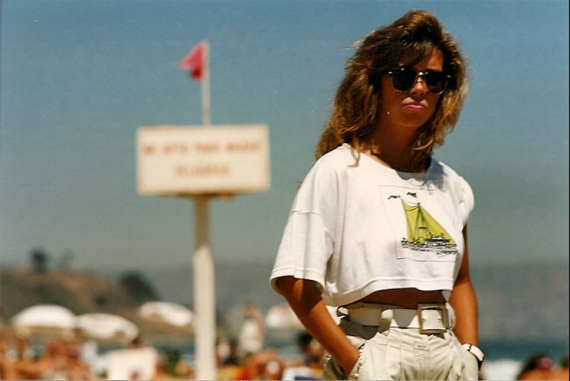 Color photos of beach life in Chile in the 1980s