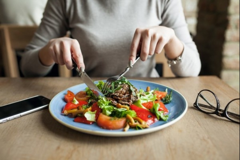 Comer de todo y bajar de peso: lo que está de moda, sistema de energía 16/8, la pérdida de peso en horario de