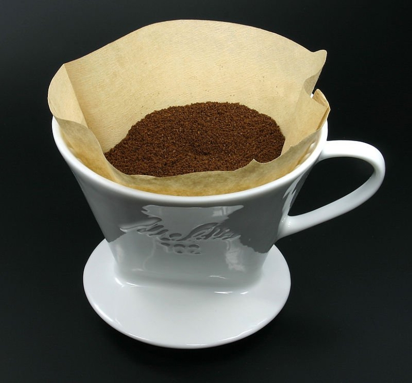 Como ama de casa, Melitta Benz inventó el filtro de café y la compañía comenzó a Melitta Grupo