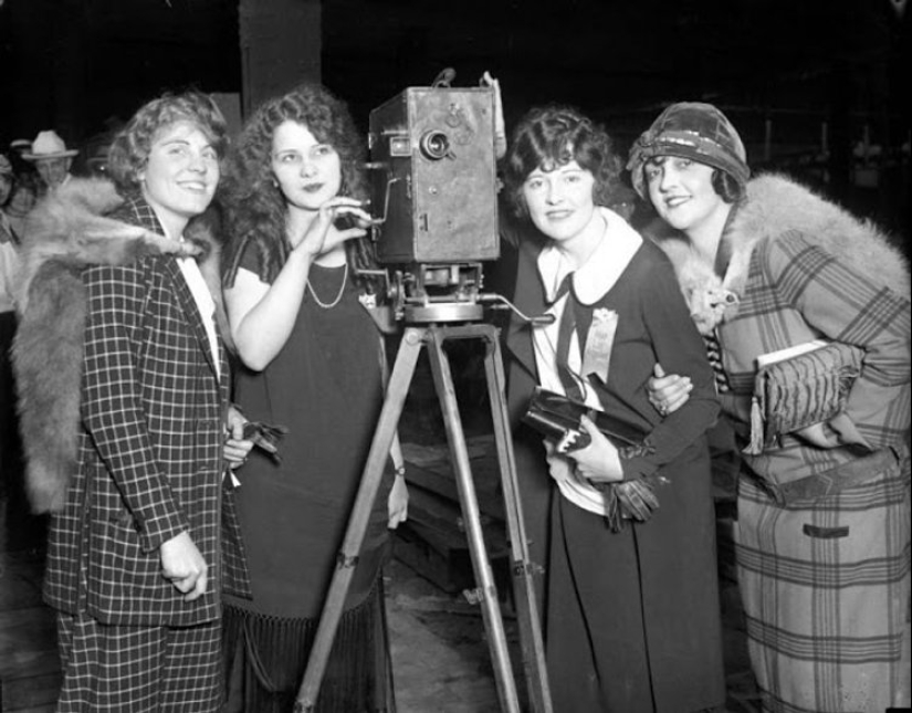 Compelling through the centuries: 22 photos of American beauty Queens of the 1920-ies