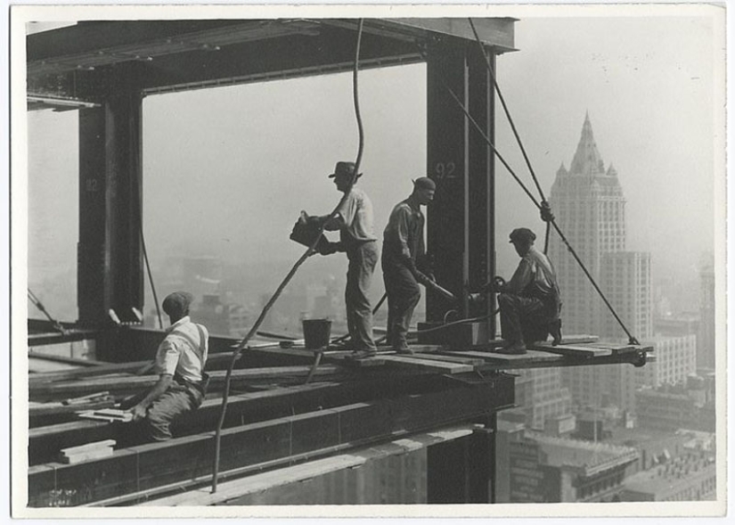 Construction of the Empire State Building