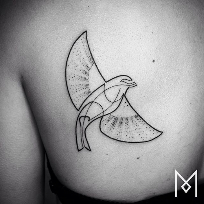 Cool tatuajes minimalistas dibujados en una línea