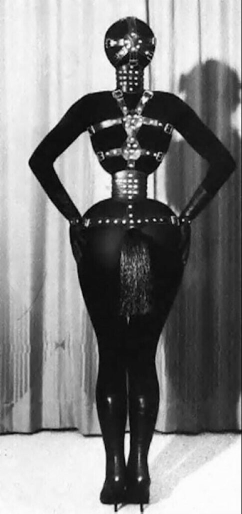 Cora Corsette is a fetish model from the 70s with a phenomenally narrow waist.