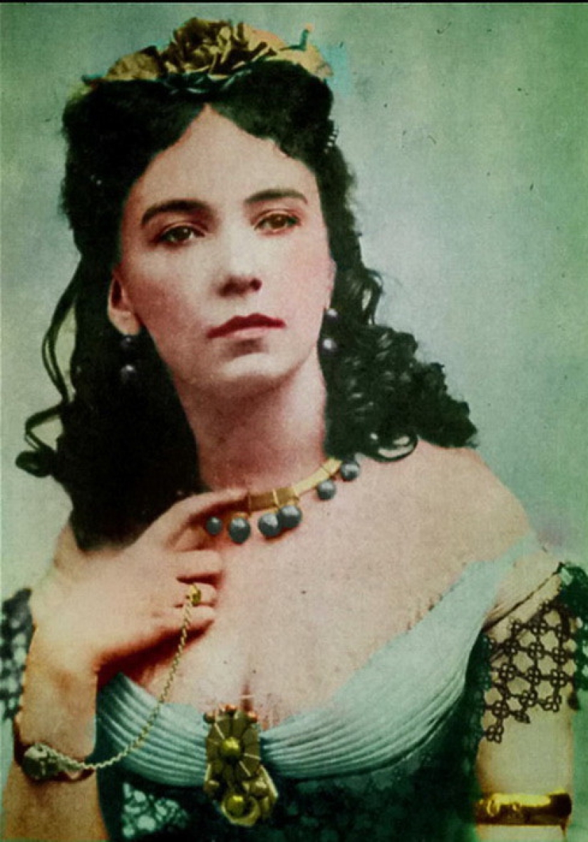 Cora Pearl: una cortesana que era &quot;servida&quot; desnuda en una bandeja a los invitados.