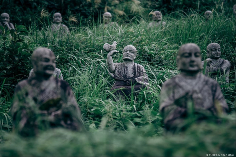 Creepy Japanese village where only statues live