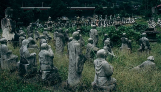 Creepy Japanese village where only statues live