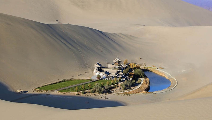 Crescent Lake — a Chinese oasis in the desert