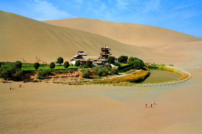 Crescent Lake — a Chinese oasis in the desert