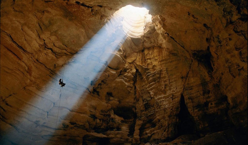 Crow Cave - a mysterious and deadly “underground Everest”