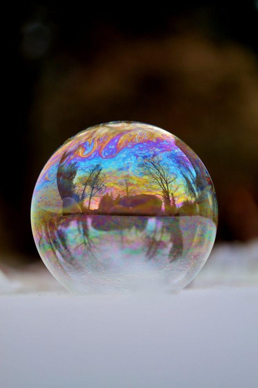 Crystal balls — a girl photographs soap bubbles in the cold