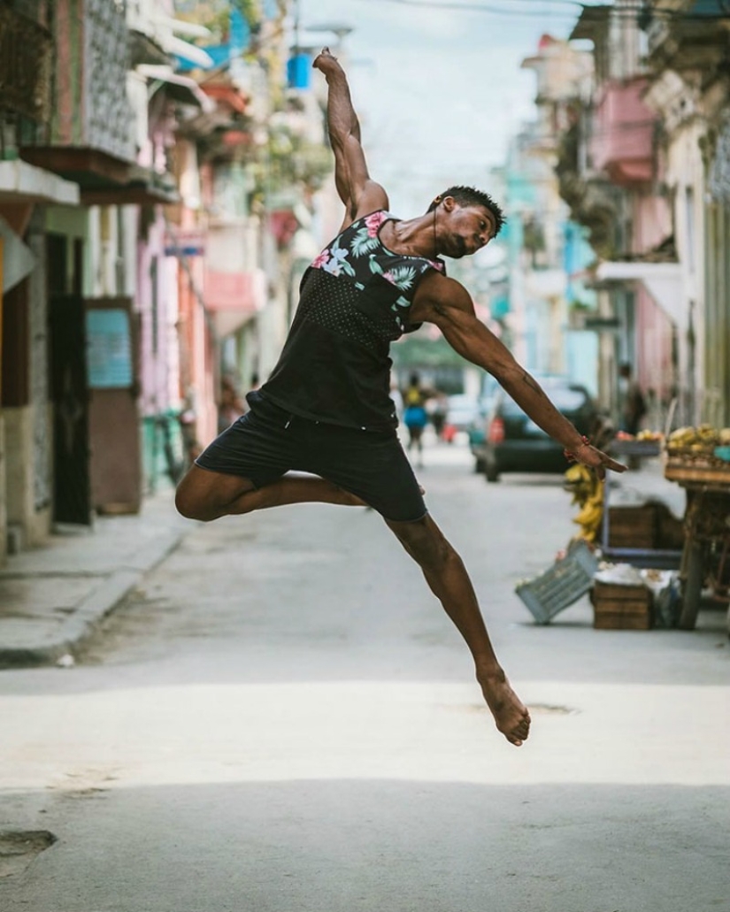 Cuban passion and Russian Ballet School: street shots of dancers