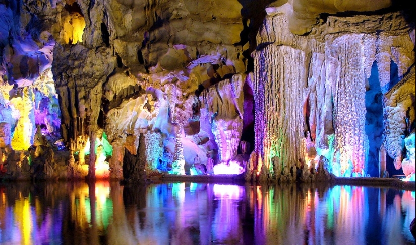 Cueva de la Flauta de Caña