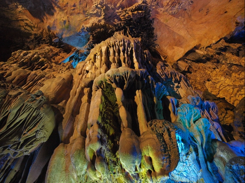 Cueva de la Flauta de Caña