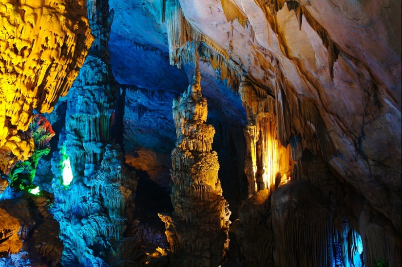 Cueva de la Flauta de Caña