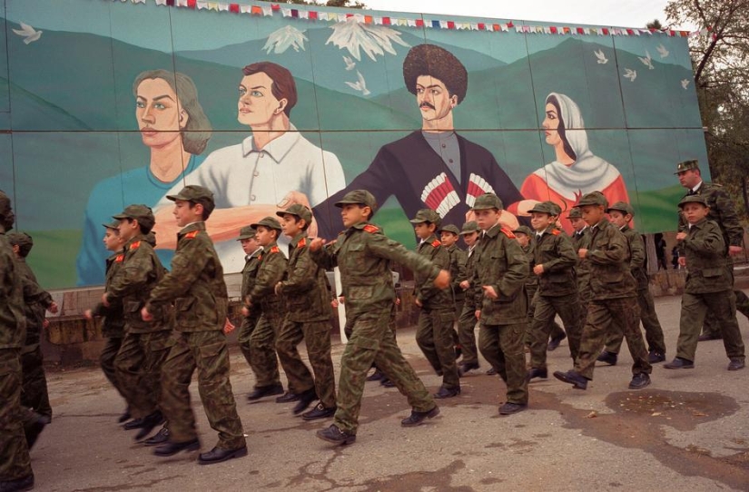 Dagestan, 2000, photograph by Thomas Dvorak