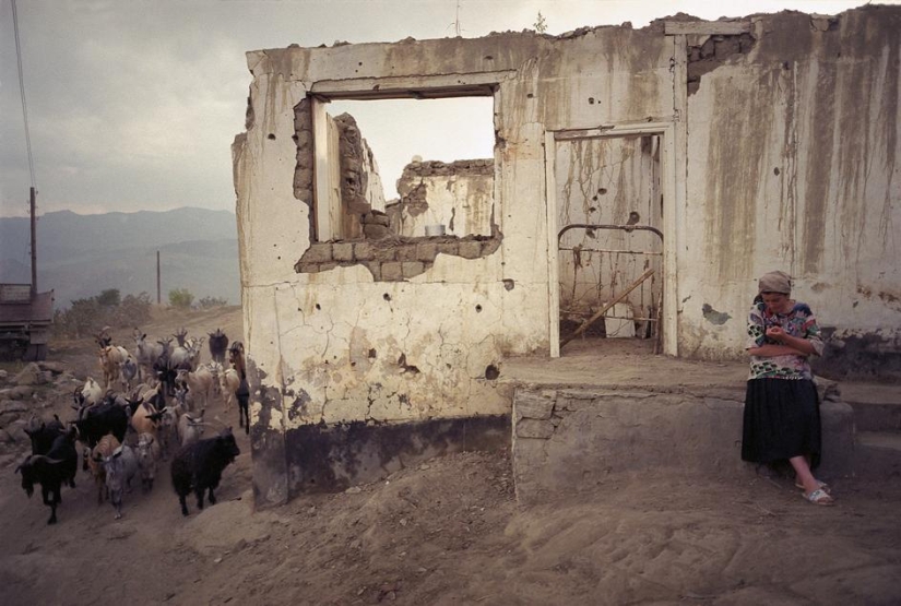 Dagestan, 2000, photograph by Thomas Dvorak