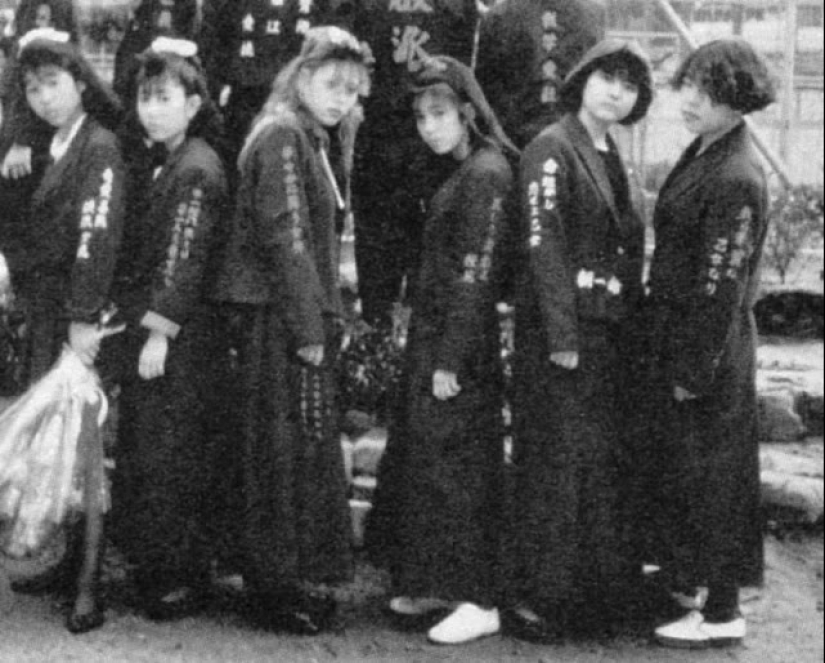 Daring and dangerous: 20 vintage photo Japanese girls SUKEBAN