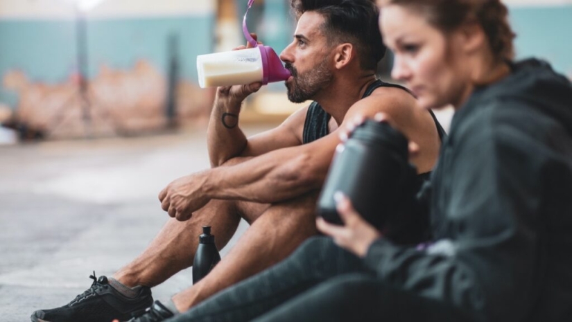 De qué están hechas las proteínas en polvo y cuál es más eficaz