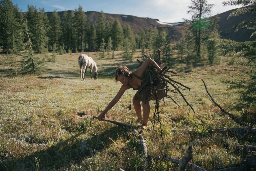 De vuelta en el Paleolítico: cazadores-recolectores del siglo 21 en el proyecto "Vida salvaje"