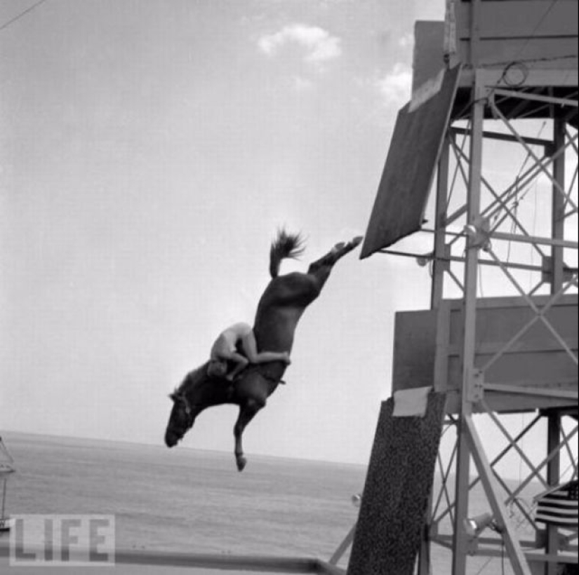 Deadly Number — Crazy stunts in retro photos