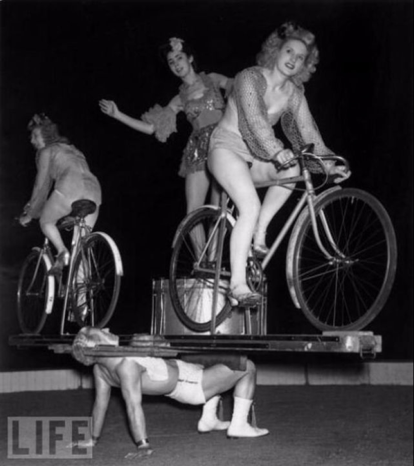 Deadly Number — Crazy stunts in retro photos