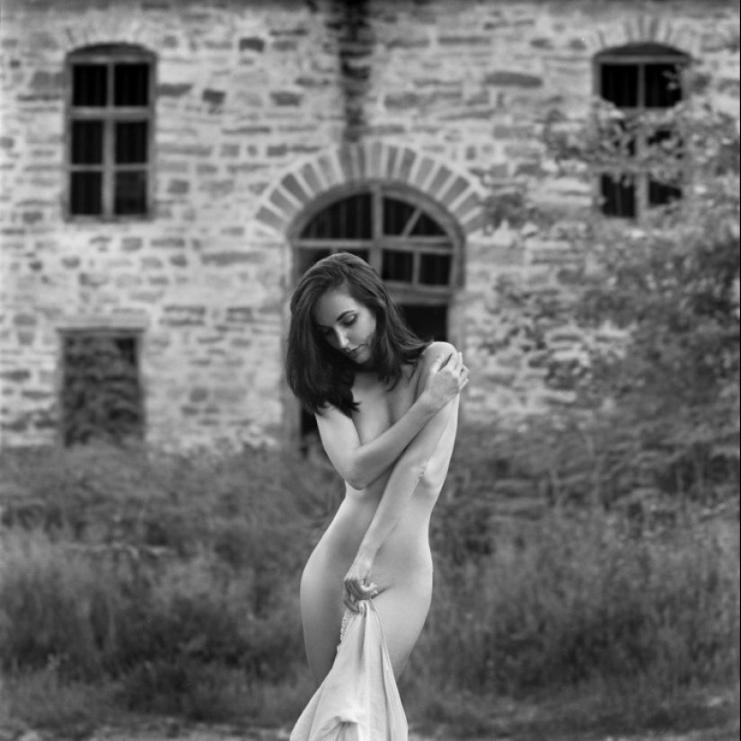 Delicate erotic works by Bulgarian photographer Kalynsky