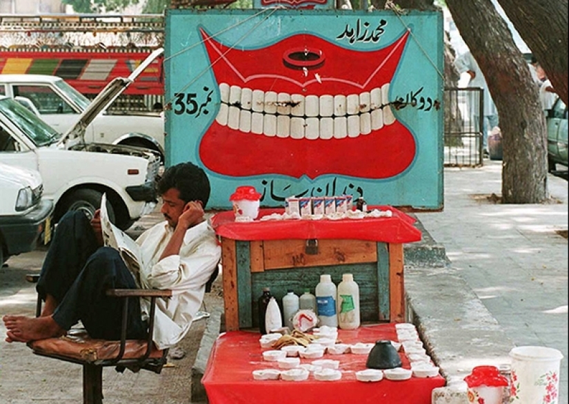 Dentistas callejeros en India: servicio para valientes y no aprensivos