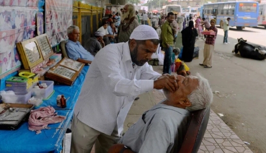 Dentistas callejeros en India: servicio para valientes y no aprensivos