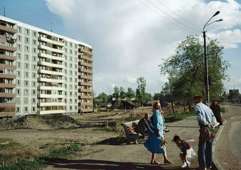 Destruction and disassembly: the Russian province in the dashing 90s