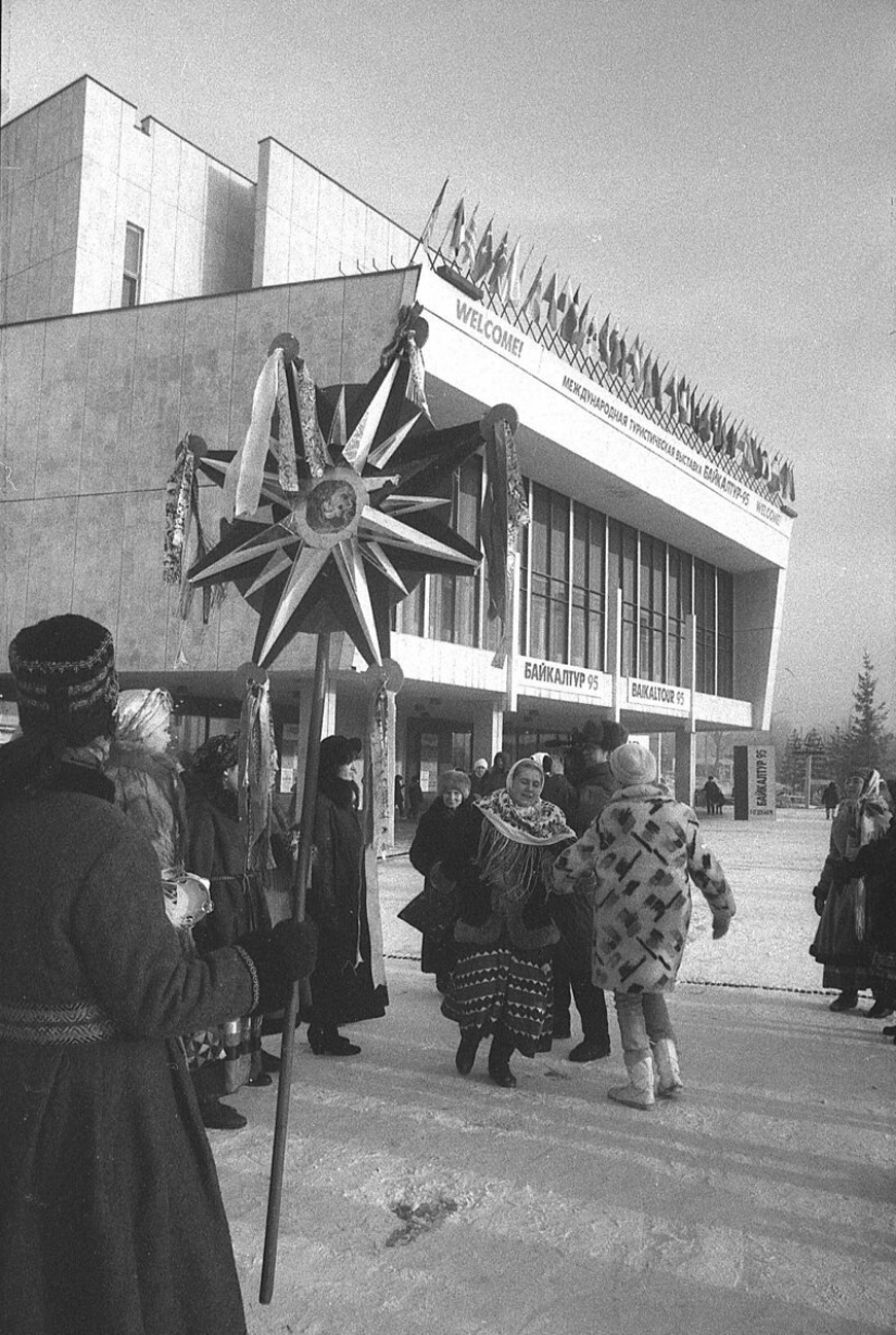 Destruction and disassembly: the Russian province in the dashing 90s