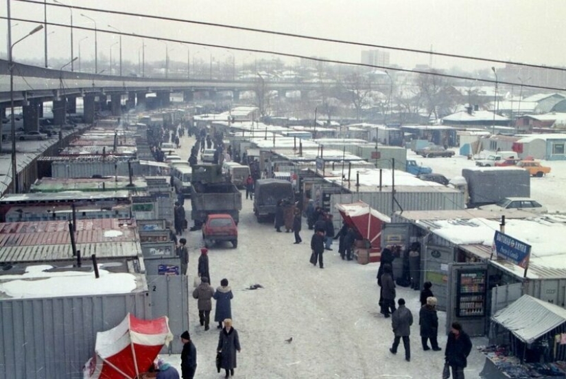 Destruction and disassembly: the Russian province in the dashing 90s