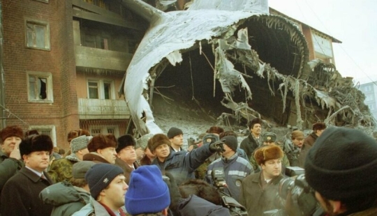 Destruction and disassembly: the Russian province in the dashing 90s