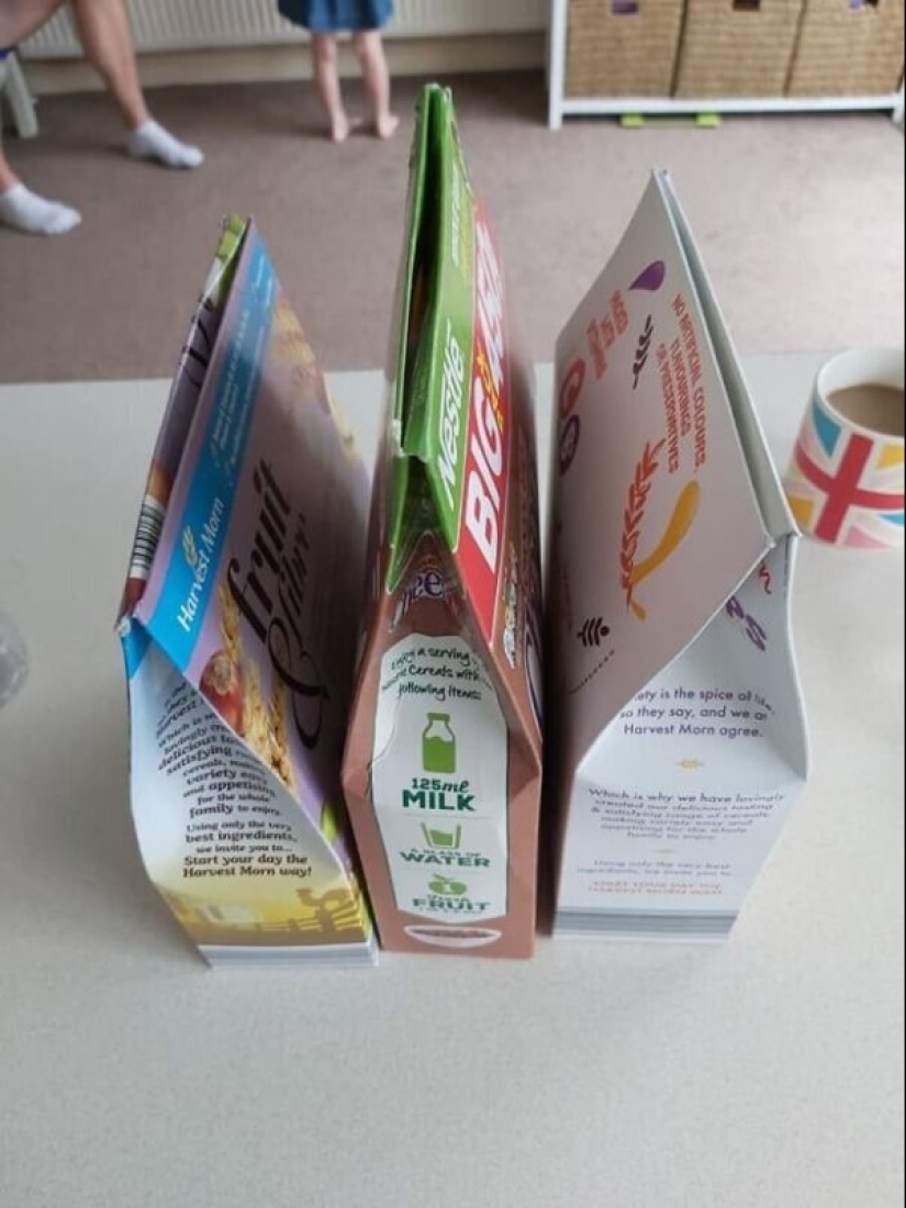 Detailed instructions on how to properly close the cardboard packaging with cereals