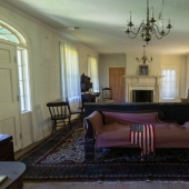 Disappeared feel the great spirit of America: walk through the abandoned old mansion