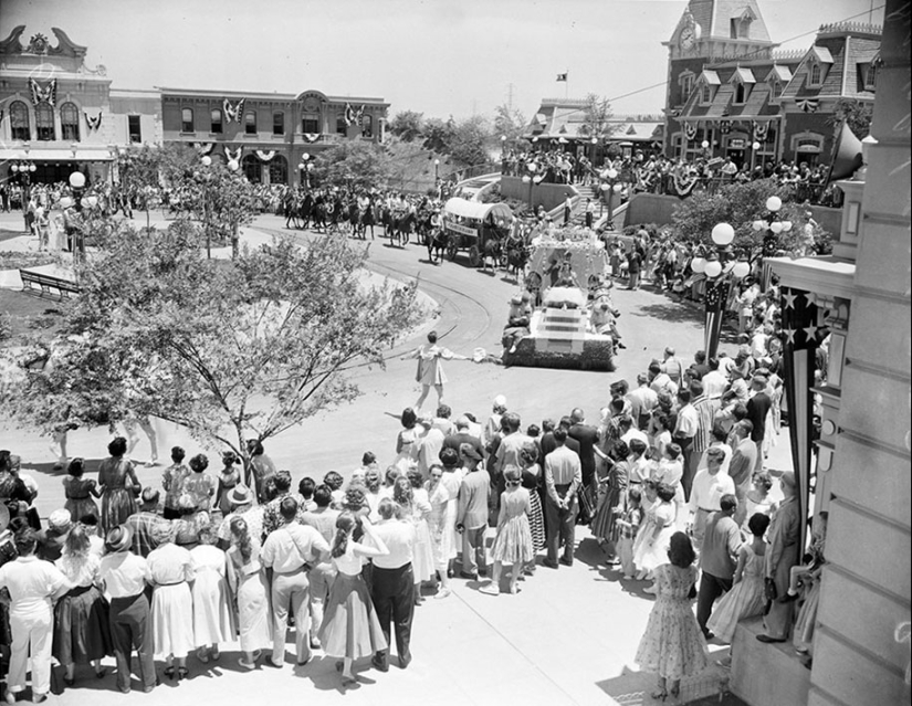 Disneyland en su día de apertura en 1955