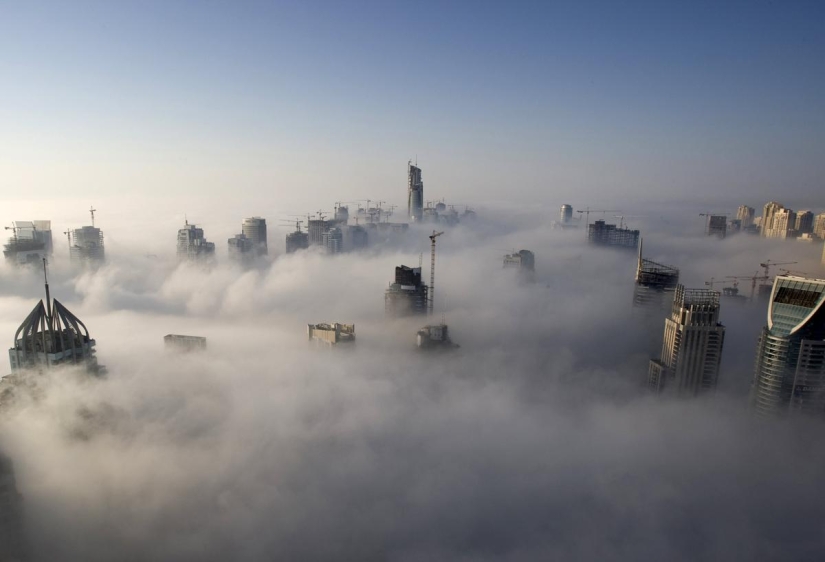 Dizzying and fascinating photos: cities in the clouds